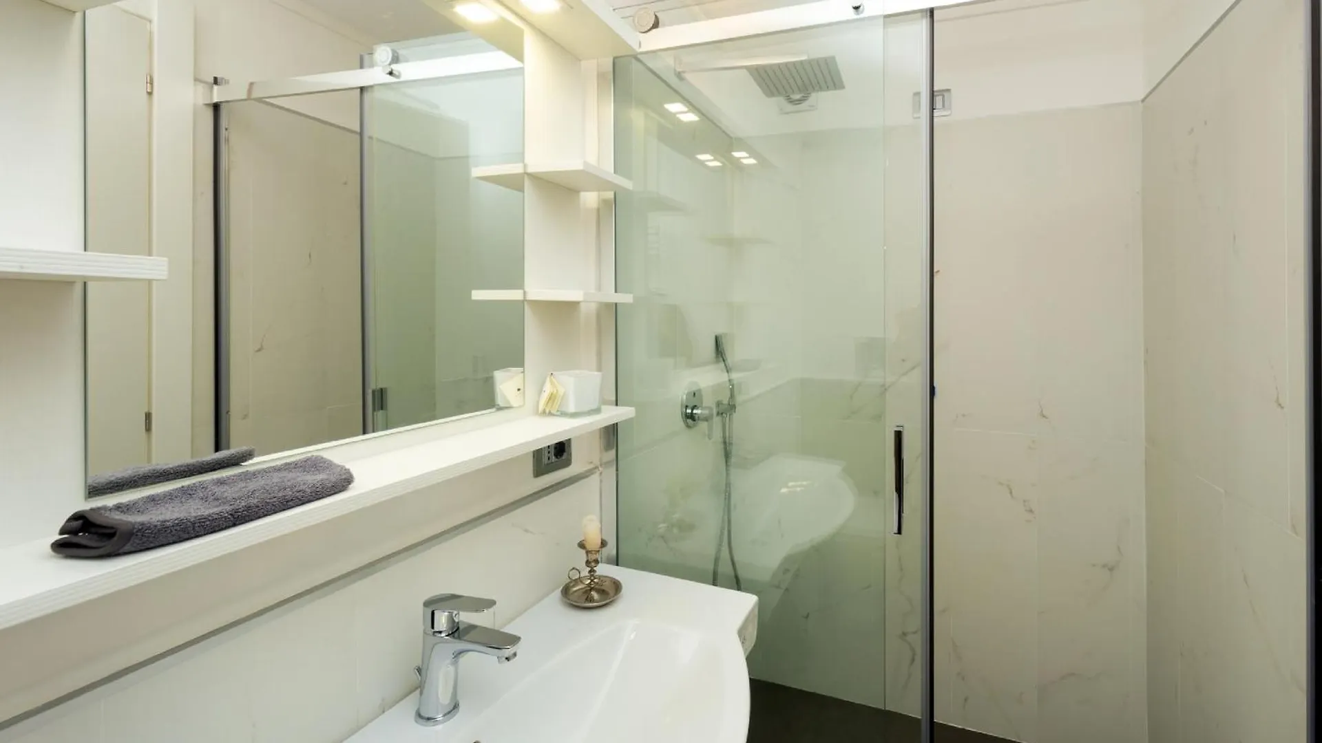 Il Tesoro Smart Suite & SPA Naples Hotel