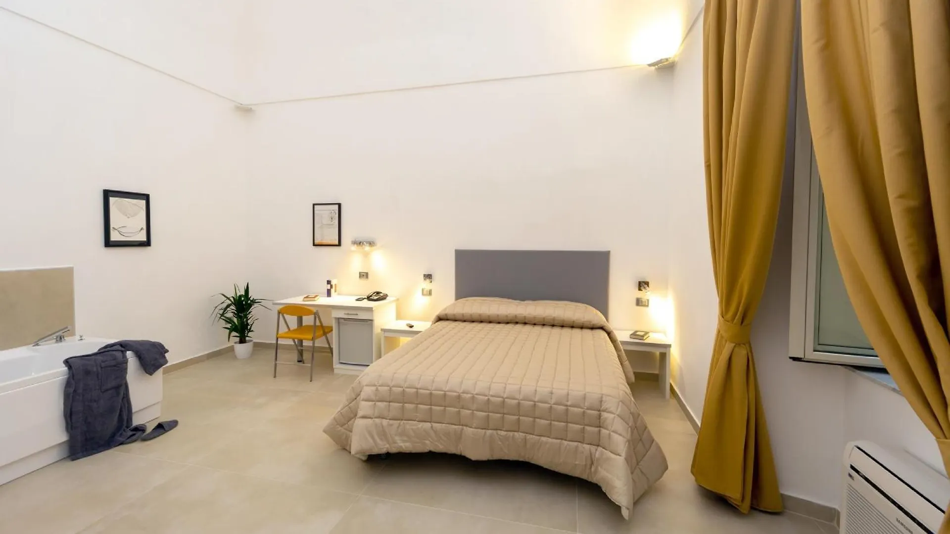 *** Hotel Il Tesoro Smart Suite & SPA Naples Italie