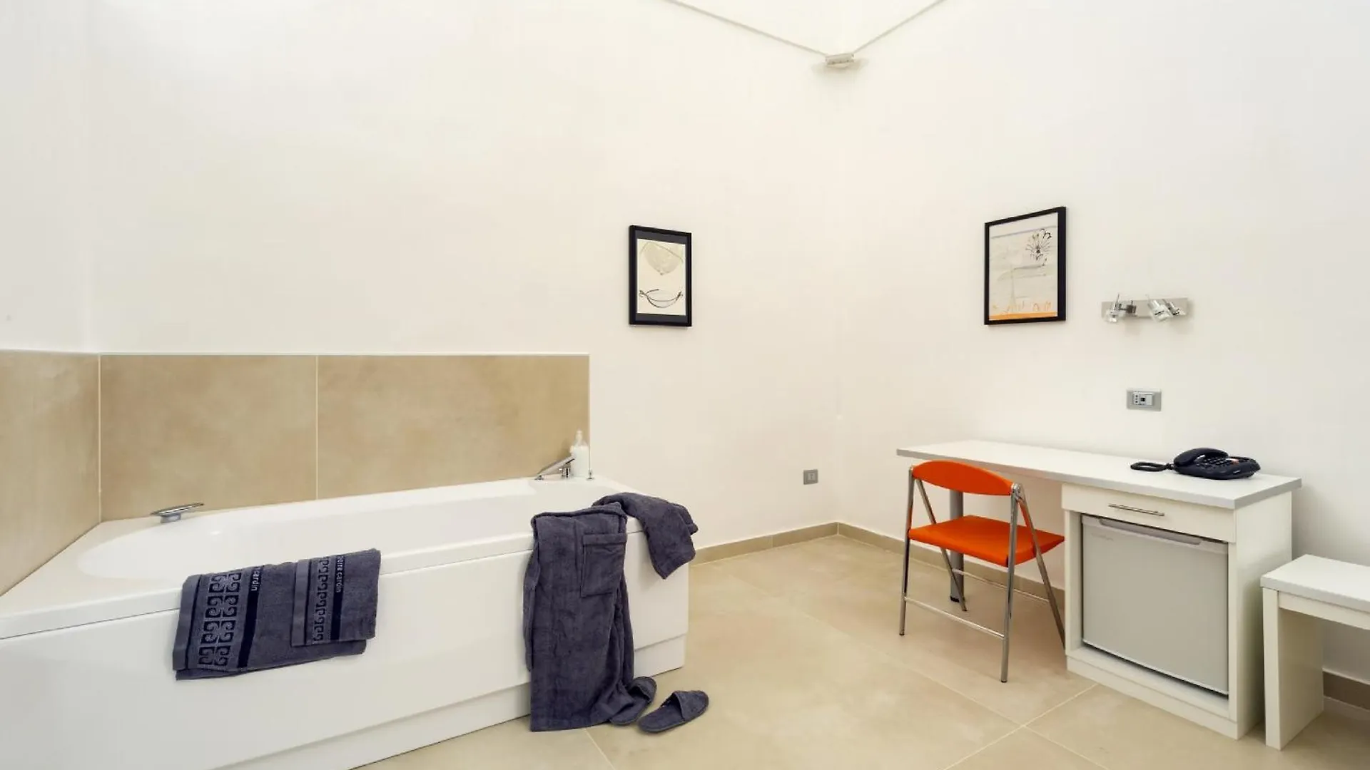 Il Tesoro Smart Suite & SPA Naples Italie
