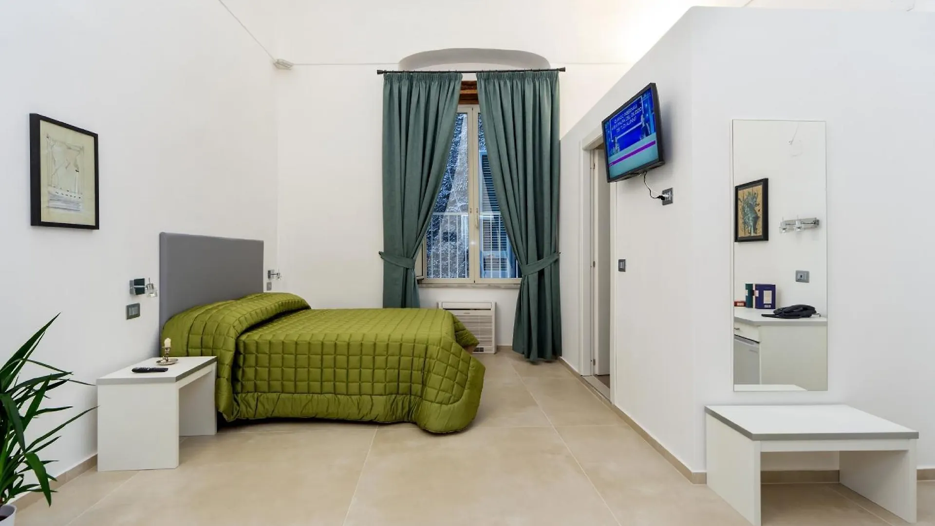 Il Tesoro Smart Suite & SPA Naples 3*,