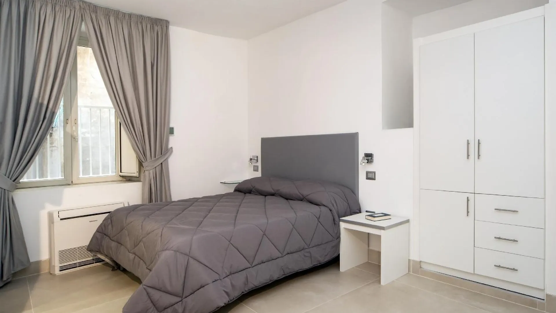 Il Tesoro Smart Suite & SPA Naples 3*,