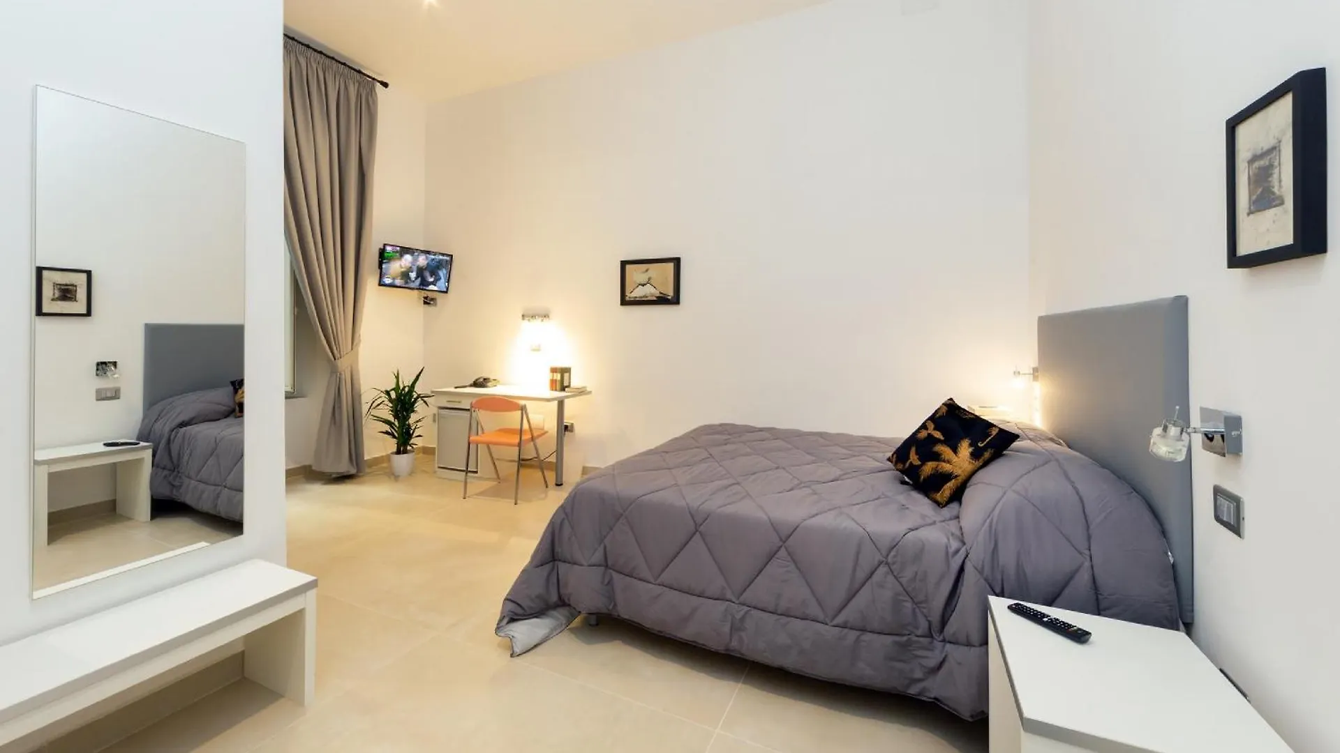 Il Tesoro Smart Suite & SPA Naples 3*,  Italie