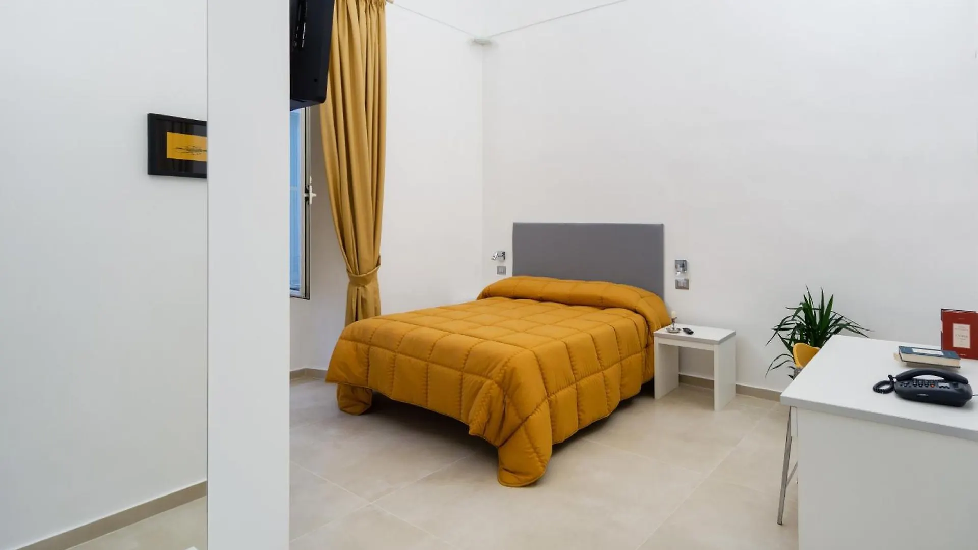Il Tesoro Smart Suite & SPA Naples 3*,